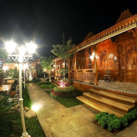 Joglo Jawa Jepara Buitenkant foto