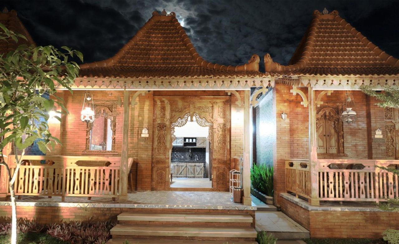 Joglo Jawa Jepara Buitenkant foto