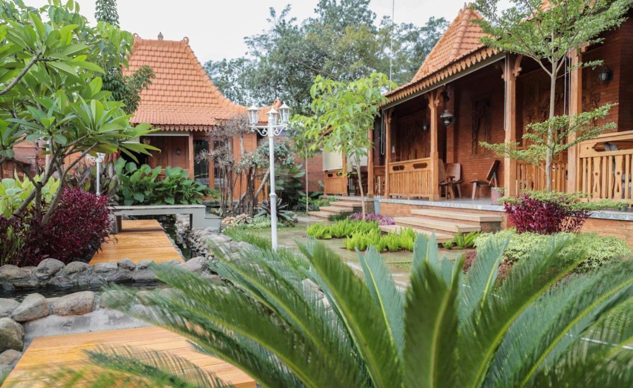 Joglo Jawa Jepara Buitenkant foto